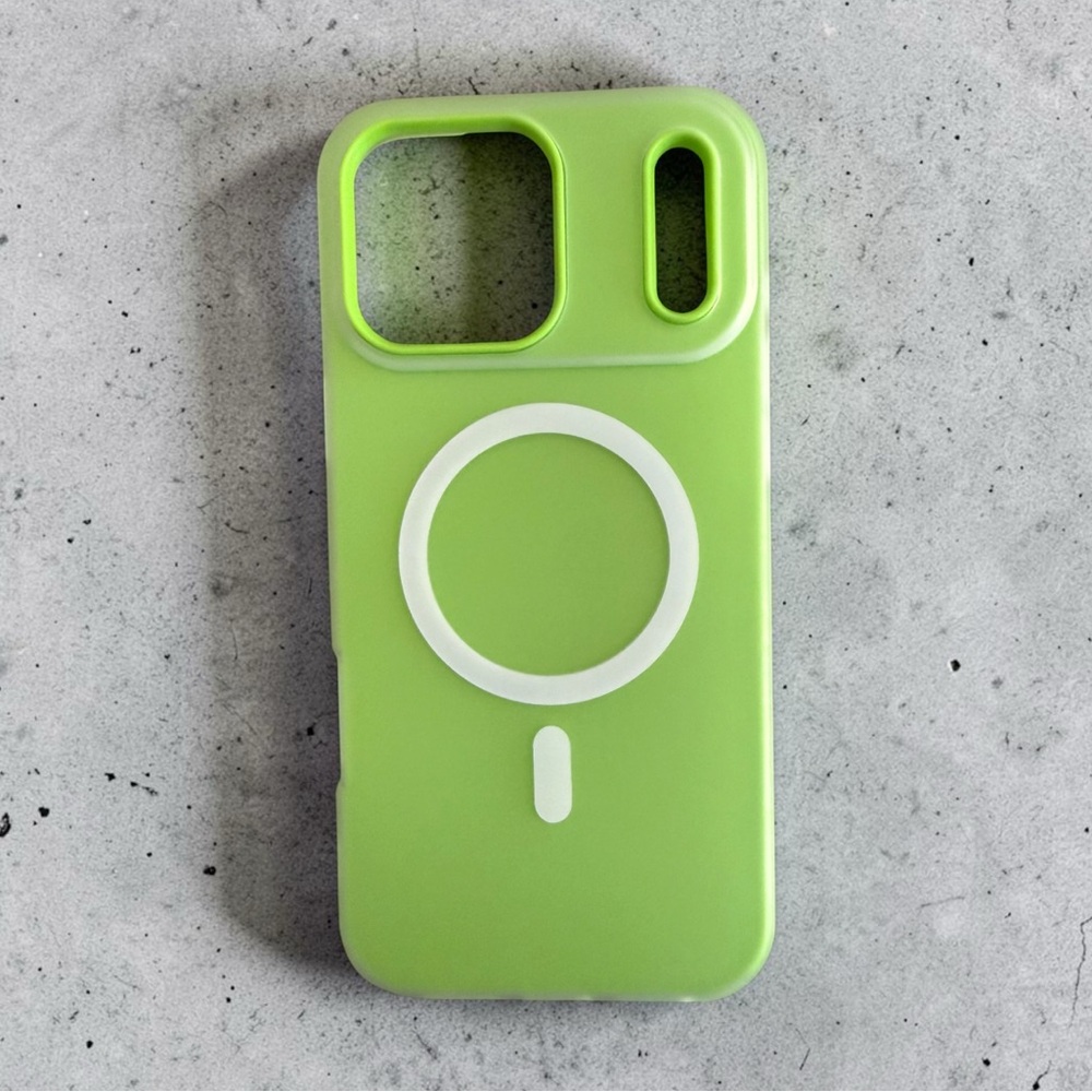 Green MagSafe Compatible Silicon iPhone Case iPhone 17 pro max